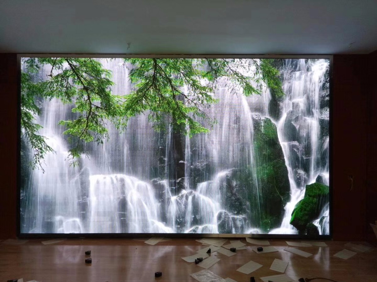 濰坊地理測繪局室內(nèi)P2.5全彩屏加班加點完工，等著看十九大呢