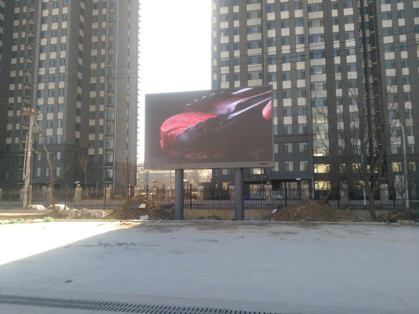 濰坊市錦程中學(xué)戶外全彩屏準備調(diào)試