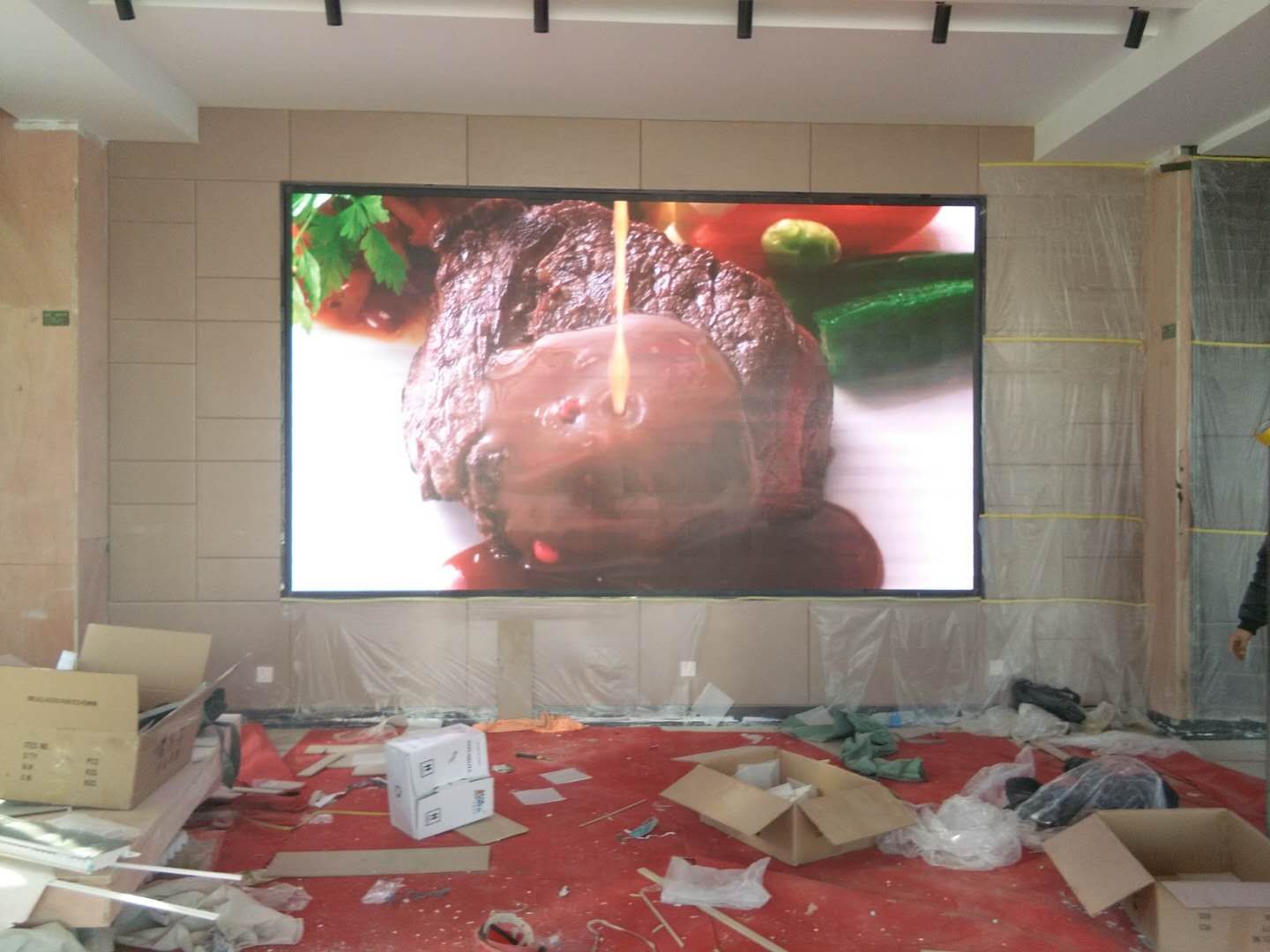 加班加點(diǎn)又一塊完工，室內(nèi)P3全彩屏